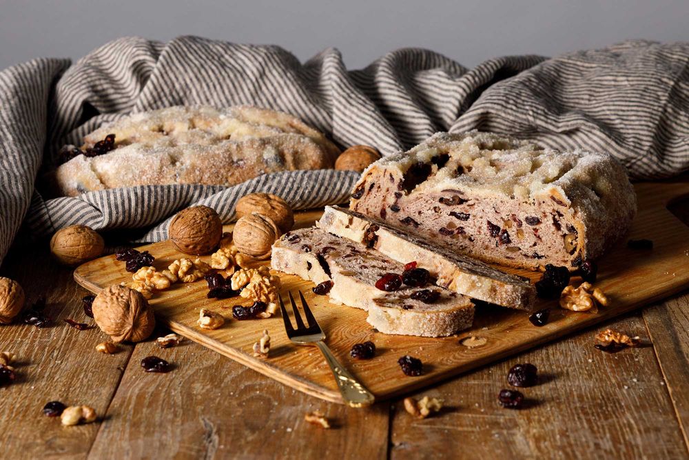Original Thüringer Cranberry-Nuss-Stollen, mit Walnüssen und Cranberries